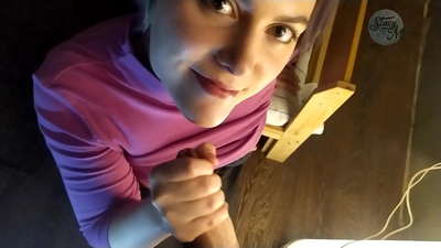 டிக் ப்ளாட் மற்றும் நல்ல ஆழமான குலுக்கல் கொண்ட வழக்கமான ரஷ்ய வீட்டு ஆபாசங்கள்